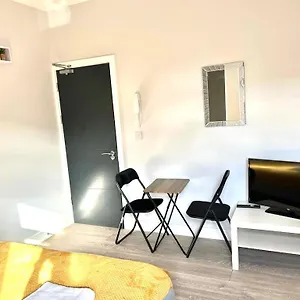 Suites By Gh Stays Southall